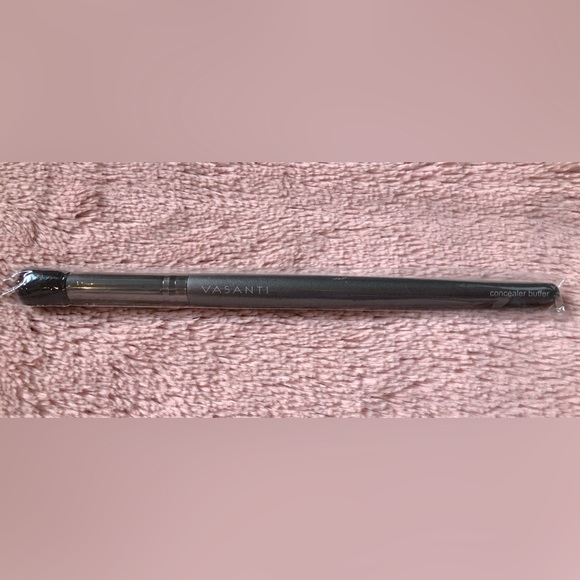 BNIB Vasanti concealer buffer / undereye setting brush - Picture 1 of 3